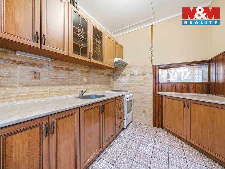 Prodej rodinného domu 243 m², pozemek 366 m² - foto 3