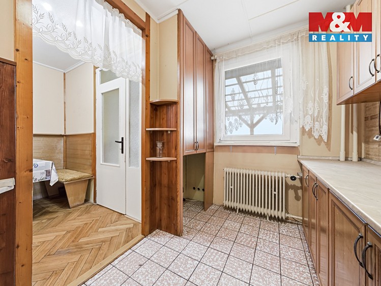 Prodej rodinného domu 243 m², pozemek 366 m² - foto 4