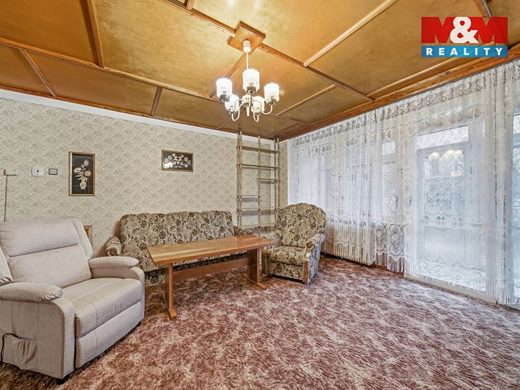 Prodej rodinného domu 243 m², pozemek 366 m² - foto 8
