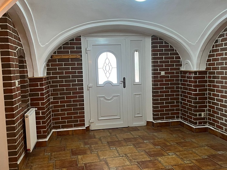 Prodej rodinného domu 300 m², pozemek 902 m² - foto 2