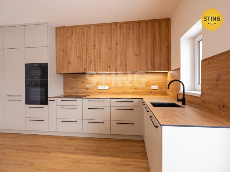 Prodej rodinného domu 180 m², pozemek 628 m² - foto 2