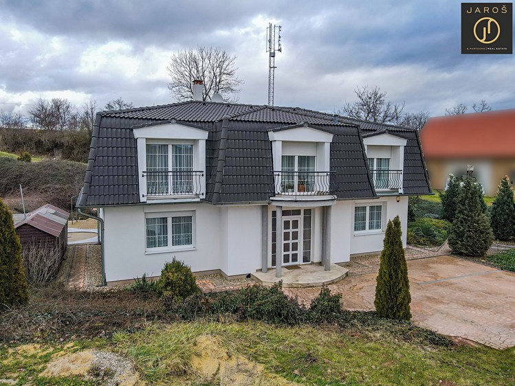 Prodej rodinného domu 305 m², pozemek 3 711 m² - foto 2