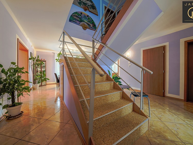 Prodej rodinného domu 305 m², pozemek 3 711 m² - foto 8