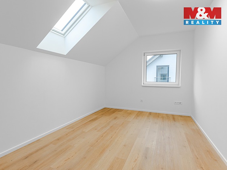 Prodej rodinného domu 188 m², pozemek 924 m² - foto 6