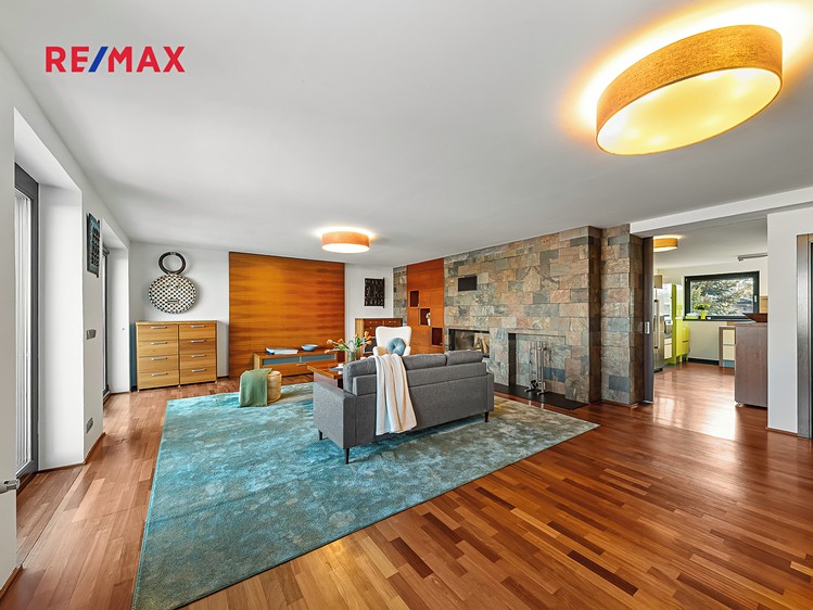 Prodej vily 330 m², pozemek 901 m² - foto 2