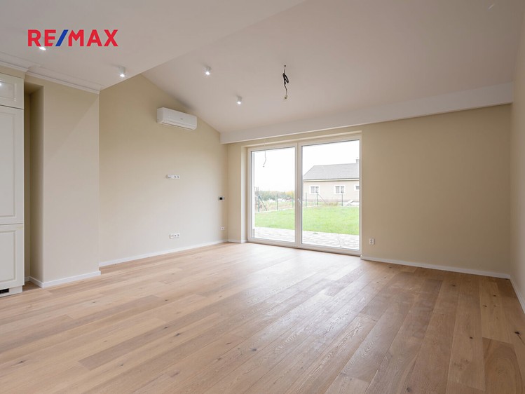 Prodej rodinného domu 167 m², pozemek 1 155 m² - foto 3