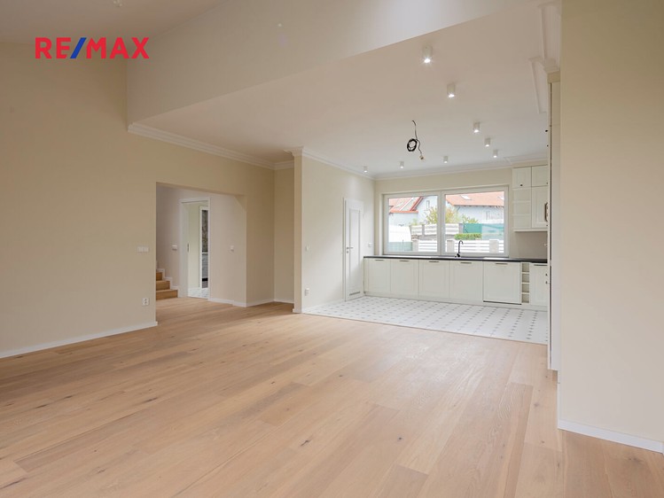 Prodej rodinného domu 167 m², pozemek 1 155 m² - foto 8