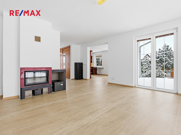 Prodej rodinného domu 210 m², pozemek 903 m² - foto 5