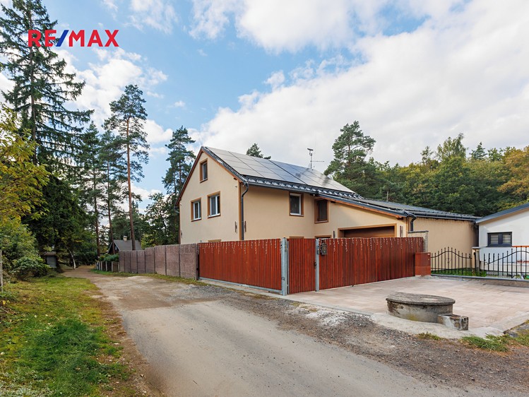 Prodej rodinného domu 245 m², pozemek 629 m² - foto 1