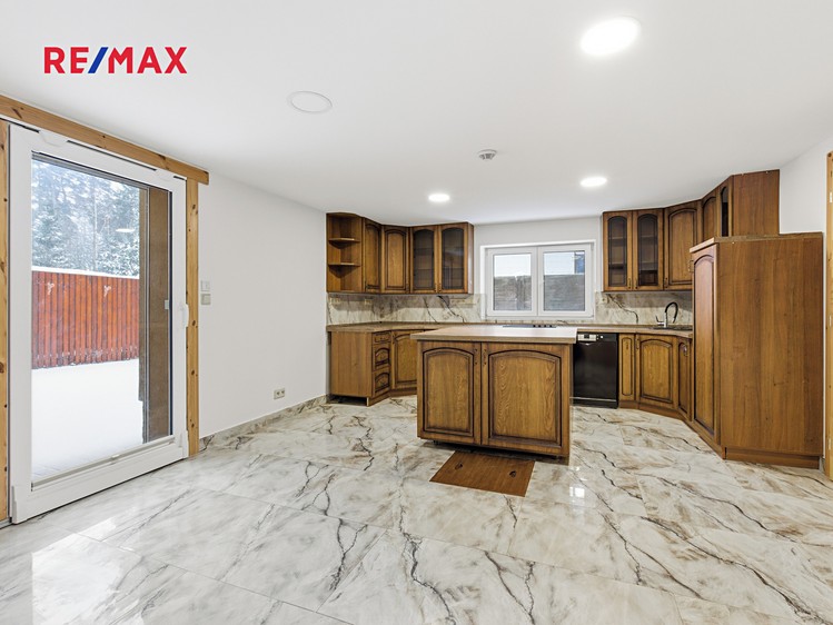 Prodej rodinného domu 245 m², pozemek 629 m² - foto 4