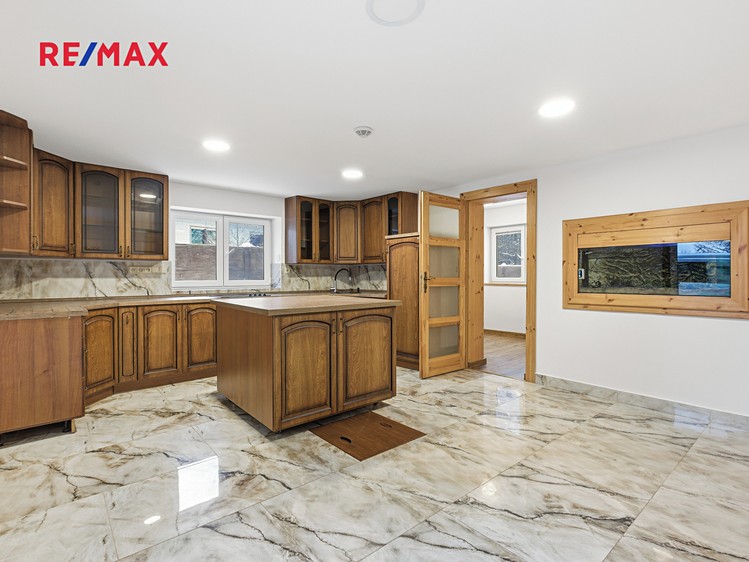 Prodej rodinného domu 245 m², pozemek 629 m² - foto 5