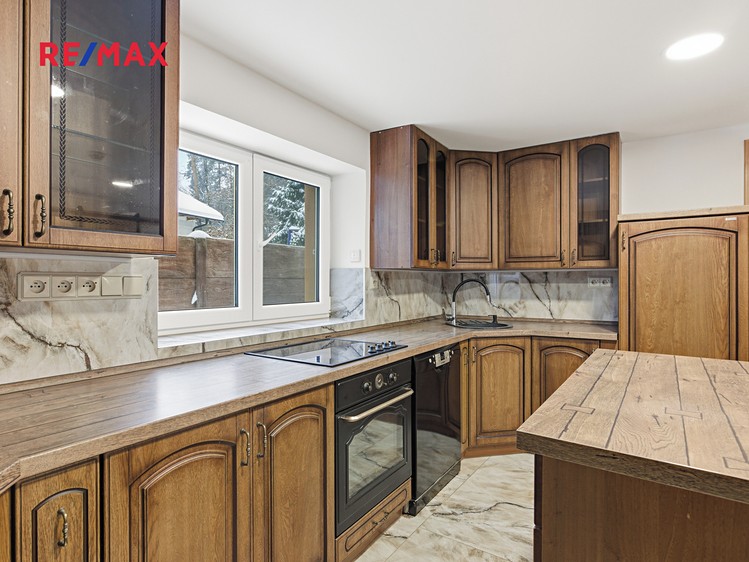 Prodej rodinného domu 245 m², pozemek 629 m² - foto 6