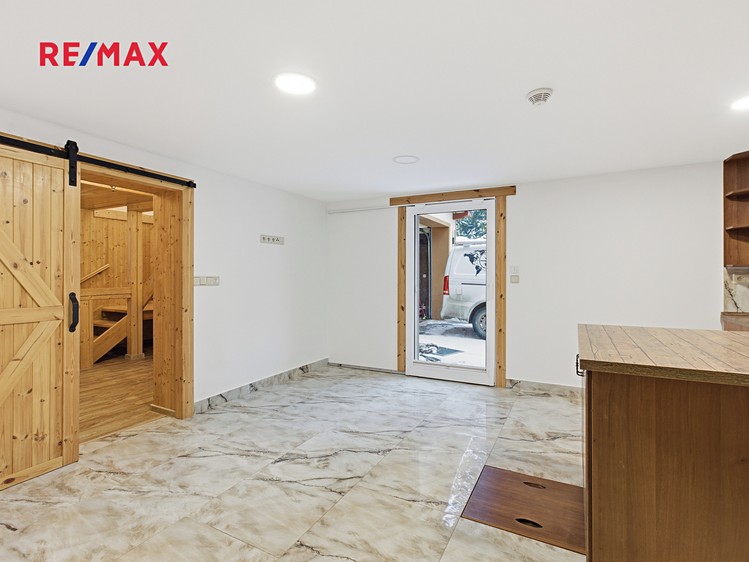 Prodej rodinného domu 245 m², pozemek 629 m² - foto 7