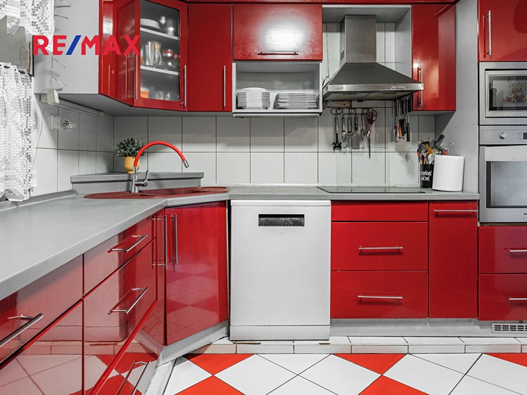 Prodej rodinného domu 195 m², pozemek 266 m² - foto 4