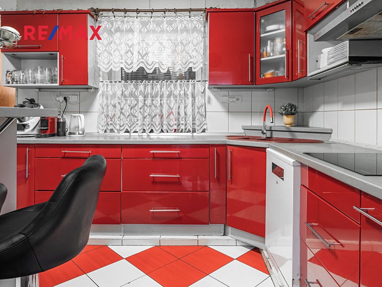 Prodej rodinného domu 195 m², pozemek 266 m² - foto 8