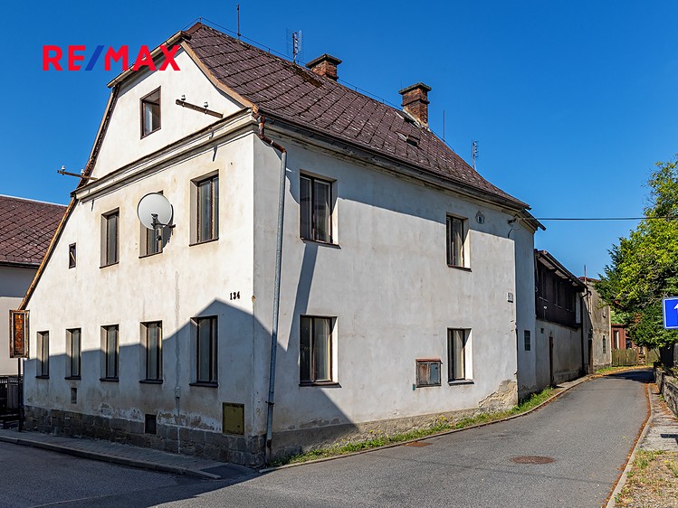Prodej rodinného domu 500 m², pozemek 487 m² - foto 1