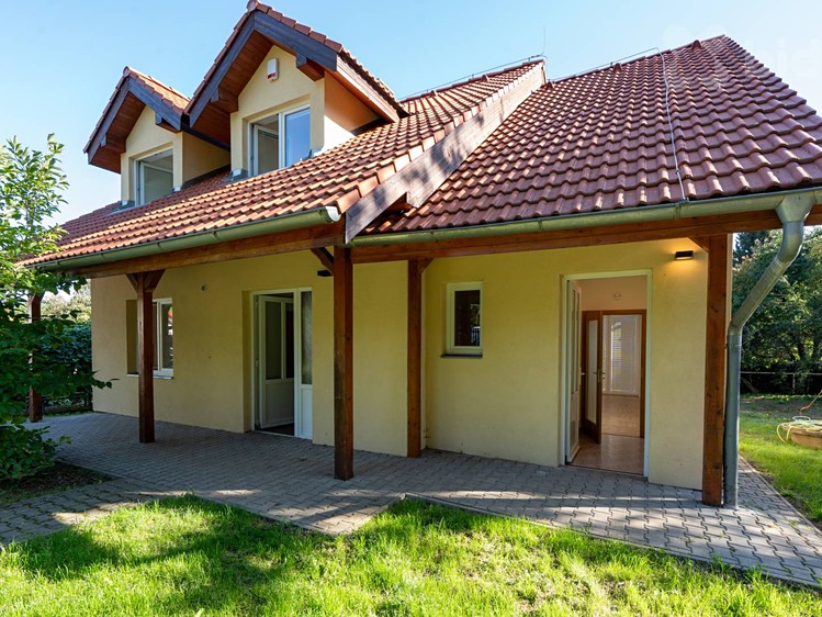 Pronájem rodinného domu 153 m², pozemek 1 380 m² - foto 1