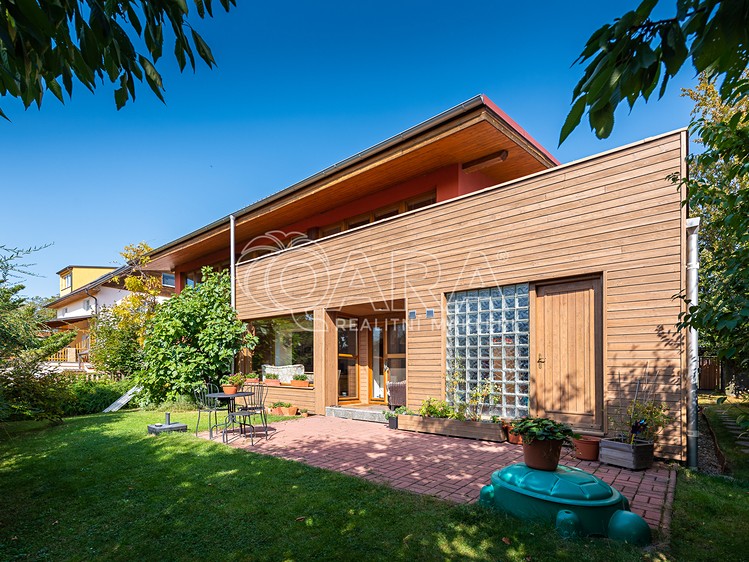 Pronájem rodinného domu 191 m², pozemek 607 m² - foto 1
