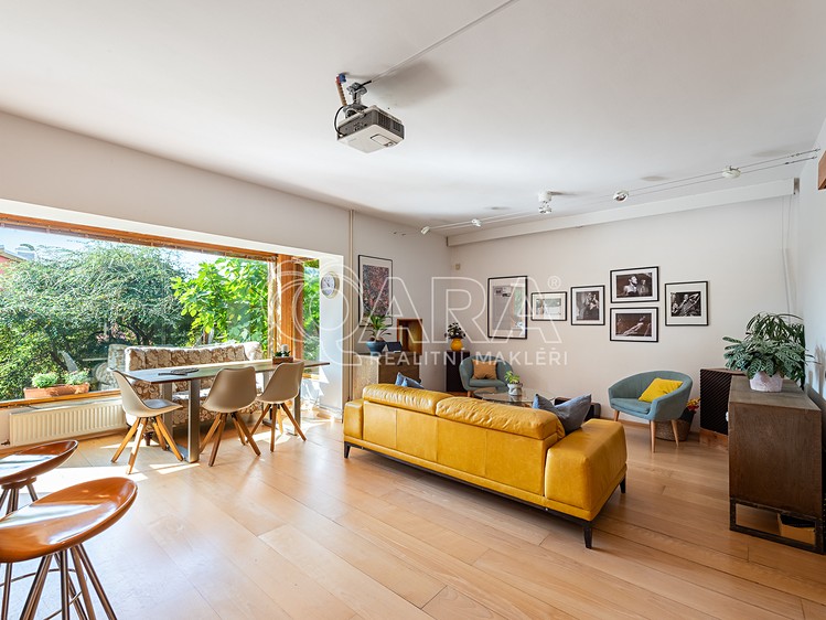 Pronájem rodinného domu 191 m², pozemek 607 m² - foto 2