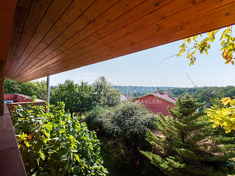 Pronájem rodinného domu 191 m², pozemek 607 m² - foto 3