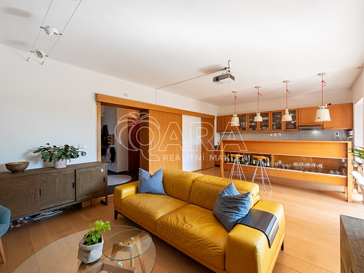 Pronájem rodinného domu 191 m², pozemek 607 m² - foto 8
