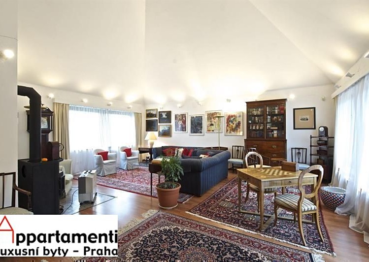 Pronájem rodinného domu 417 m², pozemek 999 m² - foto 2