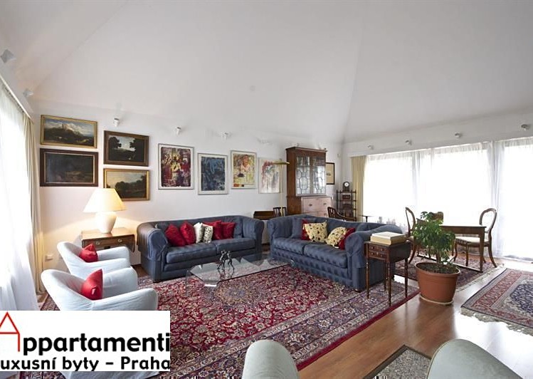 Pronájem rodinného domu 417 m², pozemek 999 m² - foto 3