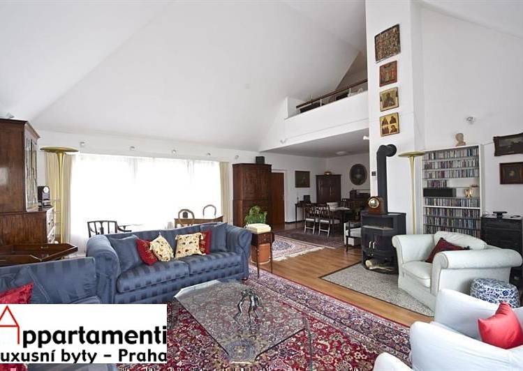 Pronájem rodinného domu 417 m², pozemek 999 m² - foto 4