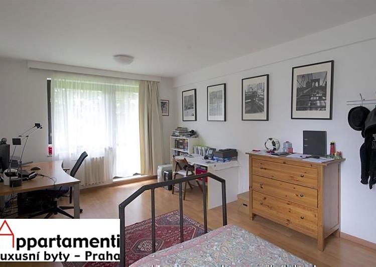 Pronájem rodinného domu 417 m², pozemek 999 m² - foto 8