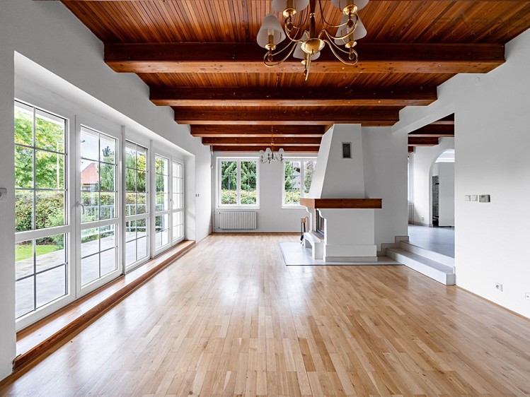 Pronájem rodinného domu 350 m², pozemek 950 m² - foto 2