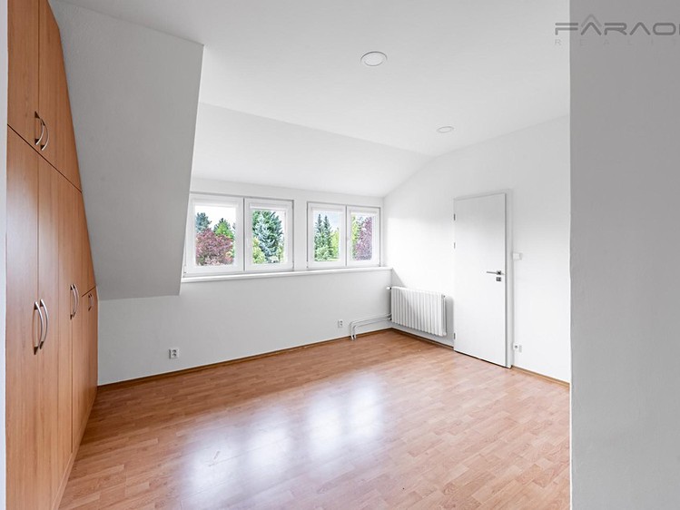 Pronájem rodinného domu 350 m², pozemek 950 m² - foto 8