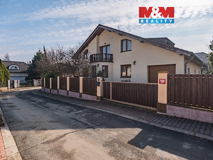 Pronájem rodinného domu 220 m², pozemek 850 m² - foto 1
