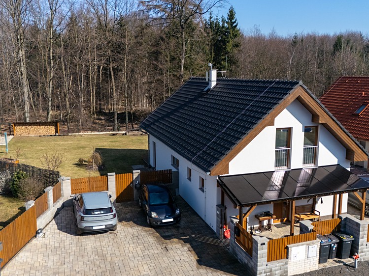 Pronájem rodinného domu 160 m², pozemek 926 m² - foto 1