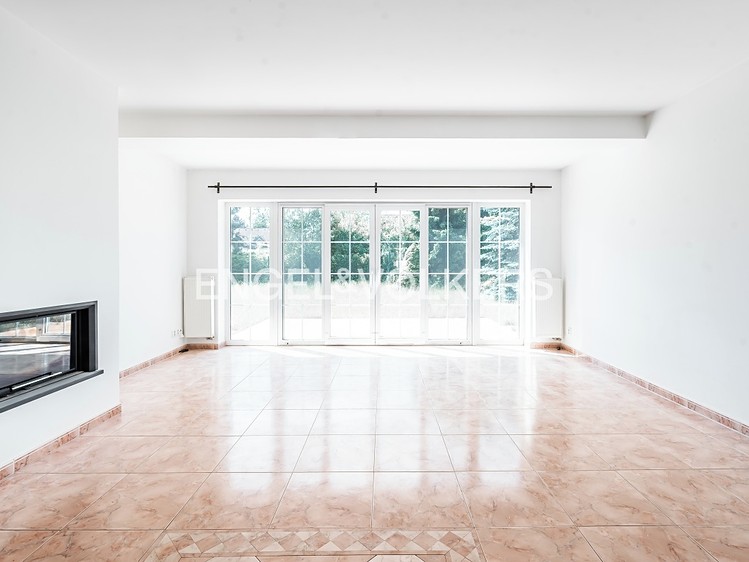 Pronájem vily 610 m², pozemek 747 m² - foto 1