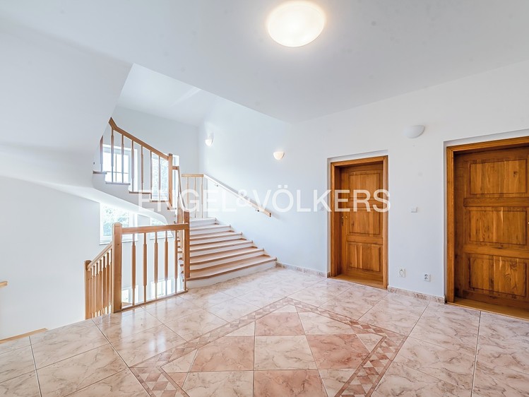 Pronájem vily 610 m², pozemek 747 m² - foto 7