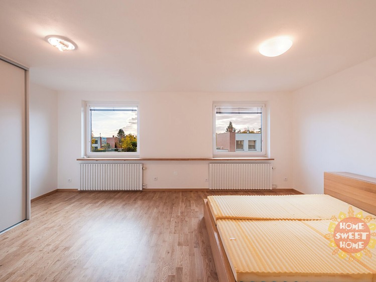 Pronájem rodinného domu 265 m², pozemek 191 m² - foto 8