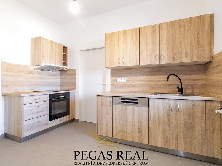 Pronájem rodinného domu 85 m², pozemek 634 m² - foto 2
