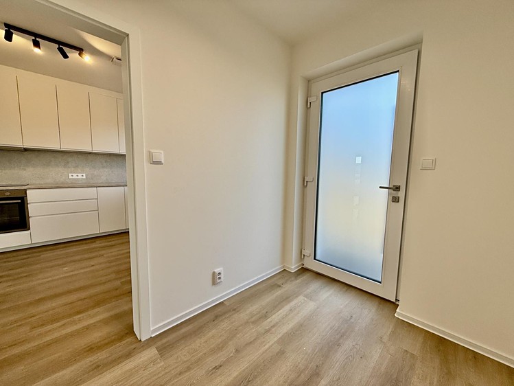Pronájem rodinného domu 100 m², pozemek 100 m² - foto 8