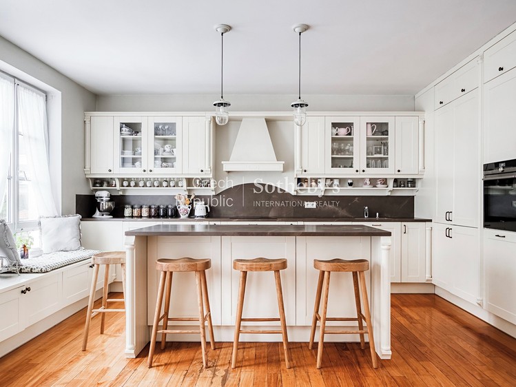 Pronájem  rodinného domu 350 m², pozemek 700 m² - foto 4