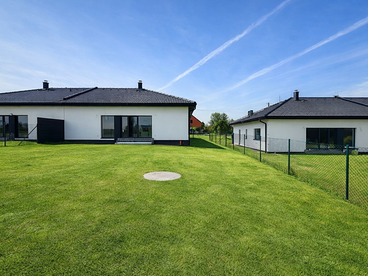 Pronájem rodinného domu 110 m², pozemek 616 m² - foto 2