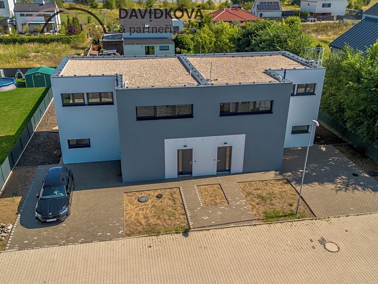 Pronájem rodinného domu 137 m², pozemek 473 m² - foto 1
