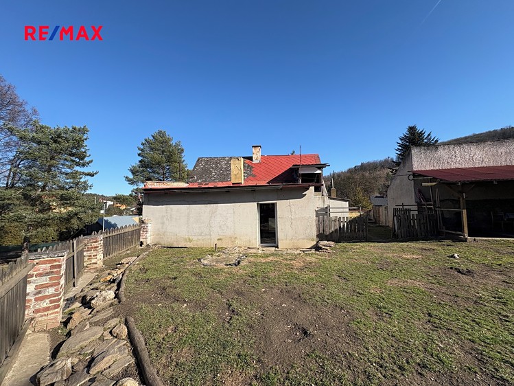 Prodej stavebního pozemku 358 m² - foto 1