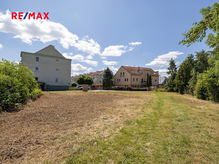 Prodej stavebního pozemku 695 m² - foto 4