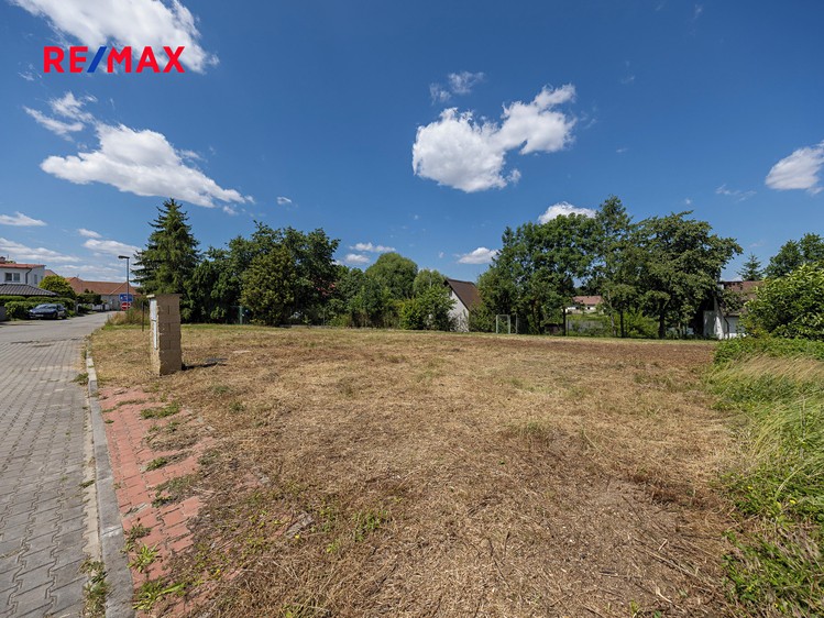 Prodej stavebního pozemku 695 m² - foto 5