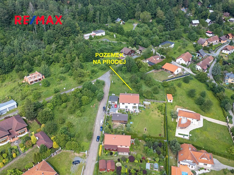 Prodej stavebního pozemku 997 m² - foto 1