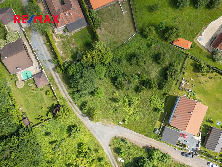 Prodej stavebního pozemku 997 m² - foto 2