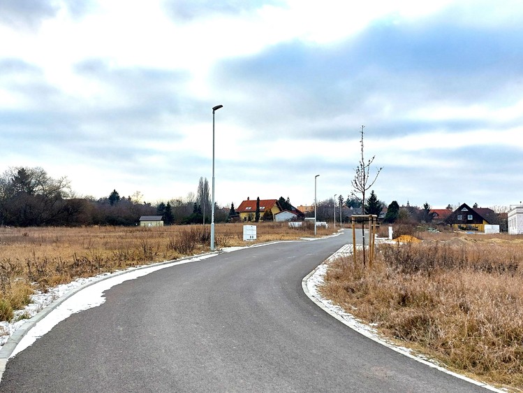 Prodej stavebního pozemku 1 093 m² - foto 3
