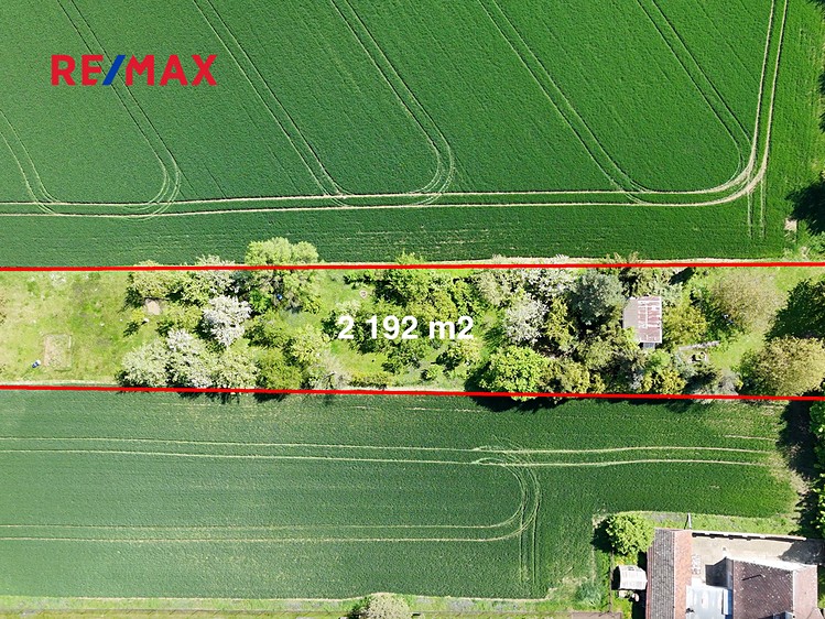 Prodej stavebního pozemku 2 192 m² - foto 1