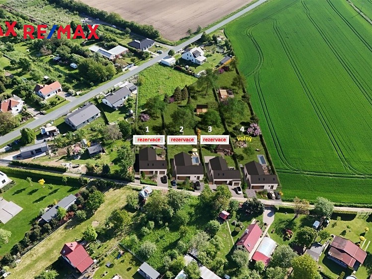 Prodej stavebního pozemku 2 100 m² - foto 1