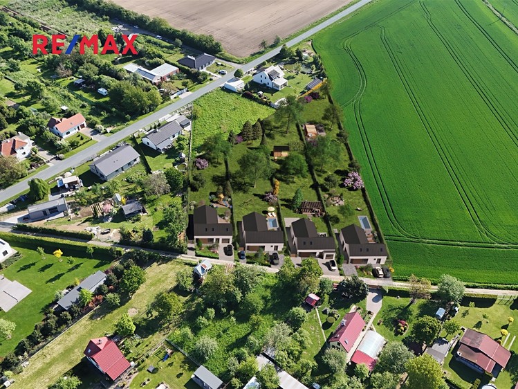 Prodej stavebního pozemku 2 100 m² - foto 5
